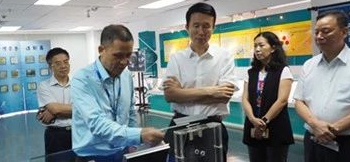 政协主席刘悦伦视察东升国际电子